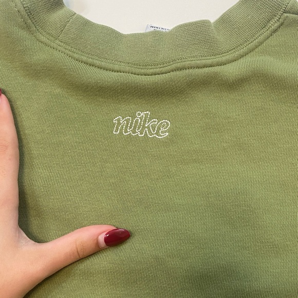 Nike Woman’s Sweatshirt - Picture 4 of 4